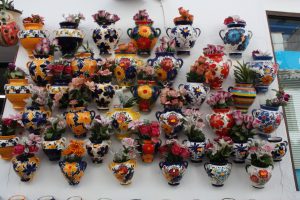 Main piece - Colourful flower pots